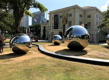 singapore/chinatown/landmark/mirror-balls-sculpture-24-hours-in-singapore