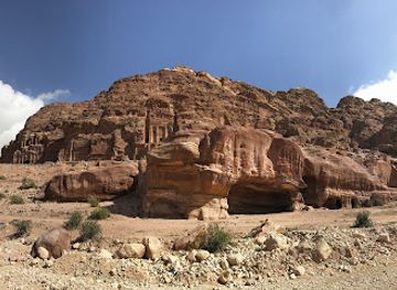jordan/wadi-araba/landmark/urn-tomb