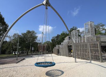 singapore/sembawang/landmark/battleship-playground