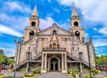 philippines/western-visayas/landmark/jaro-metropolitan-cathedral-national-shrine-of-our-lady-of-candles