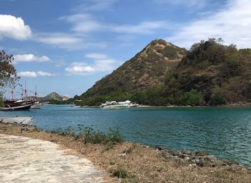indonesia/komodo-national-park/landmark/waecicu-beach