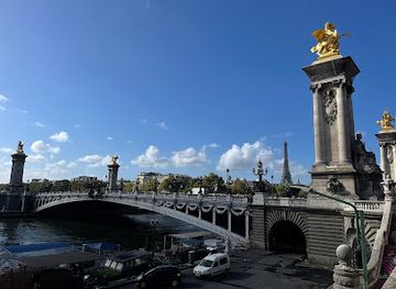 france/centre-val-de-loire/landmark/equestrian-statue-of-simon-bolivar