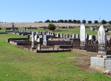 australia/mallee/landmark/tower-hill-cemetery