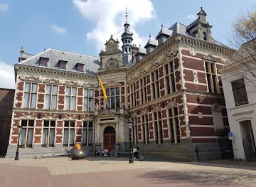 netherlands/rijnmond/landmark/pandhof-van-de-dom