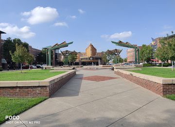 kansas/wichita/old-town/landmark/old-town-square