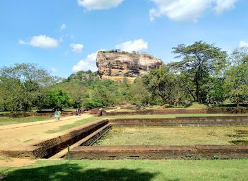 sri-lanka/minneriya-national-park/landmark/sigiriya-audience-hall