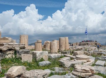 greece/athens/syntagma/landmark/greek-flag-of-athens-acropolis