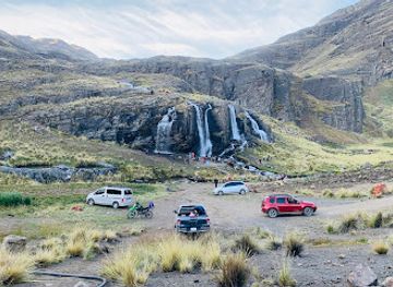 bolivia/yungas-road/landmark/cascada-de-hampaturi