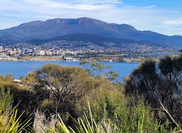 australia/tasmanian-wilderness/landmark/rosny-hill-lookout