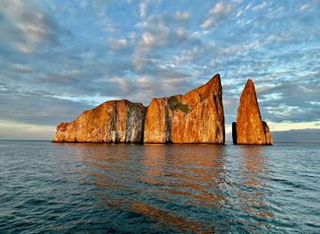 ecuador/galapagos-islands/landmark/kicker-rock