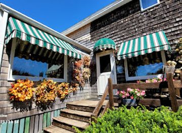 maine/ogunquit/landmark/uniques-antiques