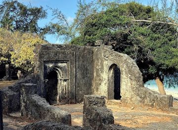 kenya/mount-kenya/landmark/jumba-la-mtwana