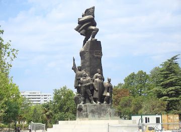 albania/central-albania/landmark/independence-monument
