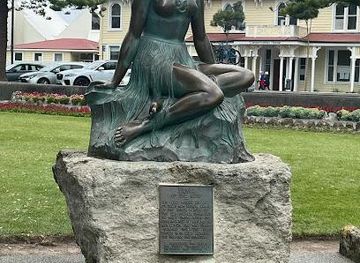 new-zealand/hawke-s-bay/landmark/pania-of-the-reef