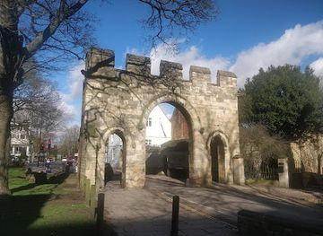 united-kingdom/lincolnshire/landmark/priory-arch