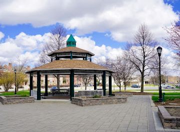 illinois/palatine/landmark/towne-square