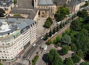 luxembourg/luxembourg-city/landmark/roude-petz-square