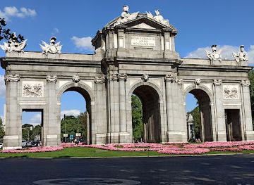 spain/madrid/landmark/puerta-de-alcala