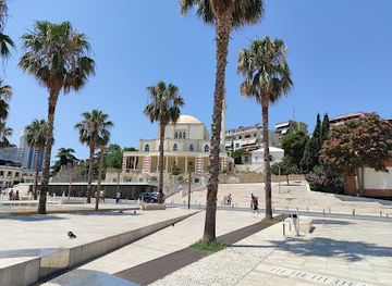 albania/durres/landmark/town-square-of-durres-sheshi-liria