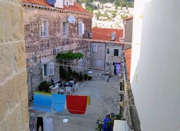 montenegro/herceg-novi/landmark/poljana-mrtvo-zvono