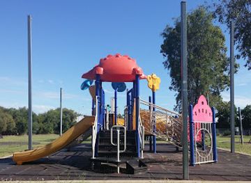 australia/central-highlands/landmark/vicki-peters-park