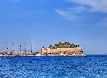 turkiye/kusadasi/landmark/guvercinada-kalesi-kucukada