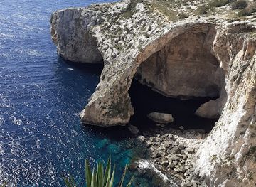 malta/ghajn-tuffieha-bay/landmark/triton-fountain