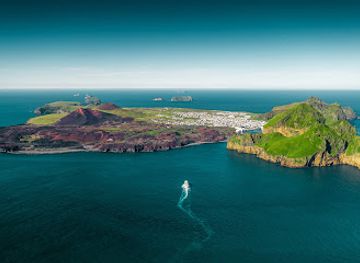 iceland/westman-islands/landmark/eyjatours-puffin-tours-in-iceland