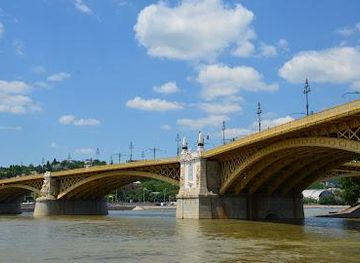 hungary/budapest/landmark/margaret-bridge