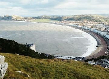 united-kingdom/llandudno/landmark/pen-y-dinas-hillfort