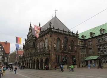 germany/bremen/landmark/heralds-at-bremen-city-hall