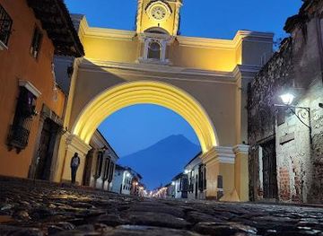 guatemala/pacific-lowlands/landmark/arch-street