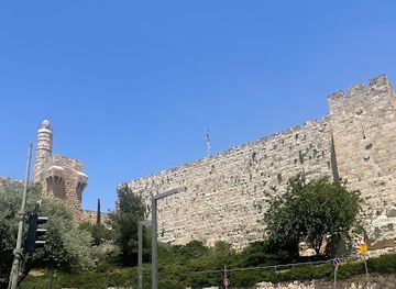 israel/jerusalem/landmark/sovev-homot-yerushalayim