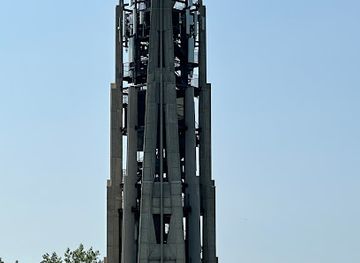 illinois/aurora/landmark/millennium-carillon-sledding-hill