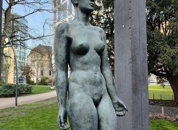 germany/frankfurt/nordend/landmark/ring-der-statuen