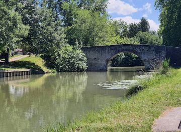 france/languedoc-roussillon/landmark/unesco-world-heritage-site-canal-du-midi-at-villesequelande-boat-moorings