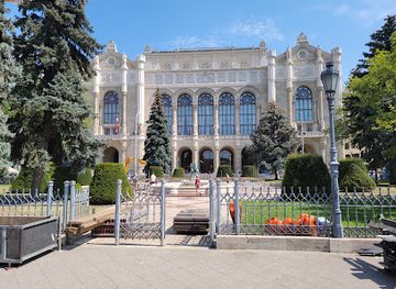 hungary/budapest/landmark/vigado-ter