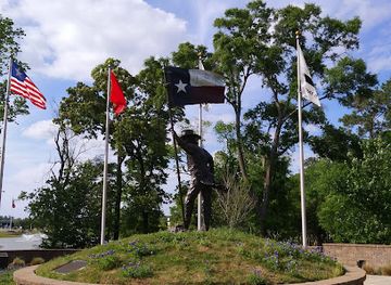 texas/piney-woods/landmark/the-lone-star-monument-historical-flag-park