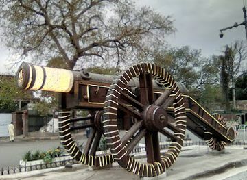 pakistan/southern-punjab/landmark/zamzama-gun-kim-s-gun-or-bhangianwali-toap