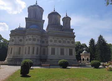 romania/arges/landmark/fountain-of-manole