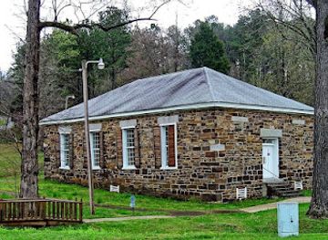 tennessee/sequatchie-valley/landmark/old-stone-church