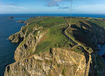 guernsey/brecqhou/landmark/la-coupee