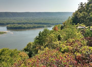 wisconsin/driftless-area/landmark/pikes-peak-state-park