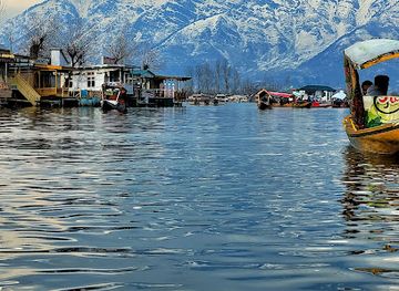 india/kashmir-great-lakes/landmark/dal-lake