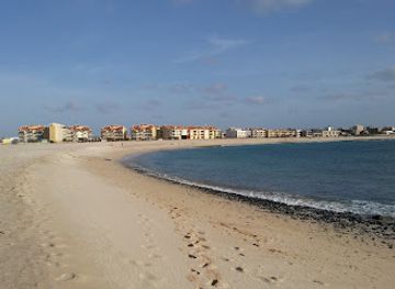cabo-verde/praia-de-santa-monica/landmark/praia-de-cabral