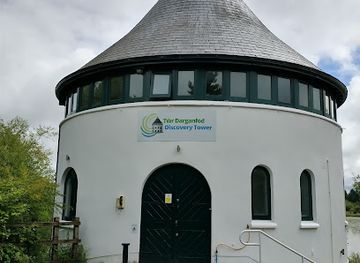 united-kingdom/carmarthenshire/landmark/llyn-llech-owain-country-park