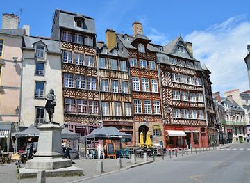 france/rennes/thabor-saint-helier/landmark/place-du-champ-jacquet-leperdit-statue