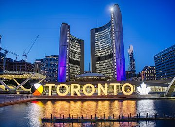 canada/greater-toronto-area/landmark/nathan-phillips-square