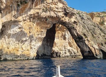malta/blue-grotto/landmark/grotto