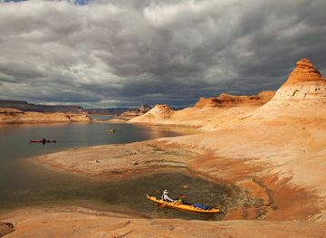 arizona/page/landmark/kayak-lake-powell
